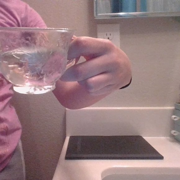 Glass teacup - Picture 5 of 5